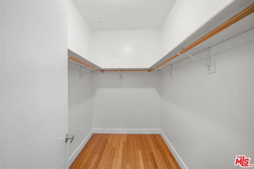 3810 Wilshire Boulevard #1801 photo 7