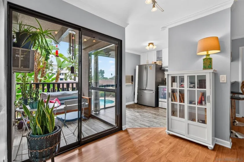 6924 Hyde Park #220 photo 3