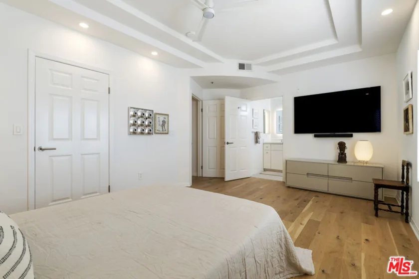 12603 Moorpark Street #306 photo 13