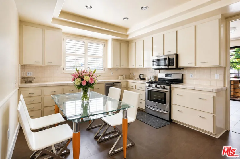 14923 Moorpark Street #101 photo 27