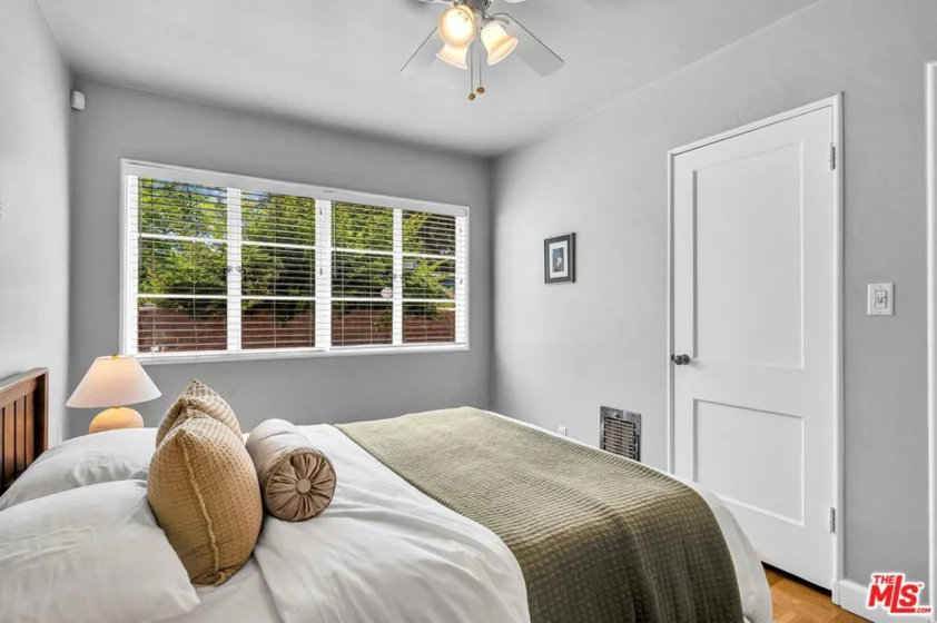 5226 Village Green photo 23