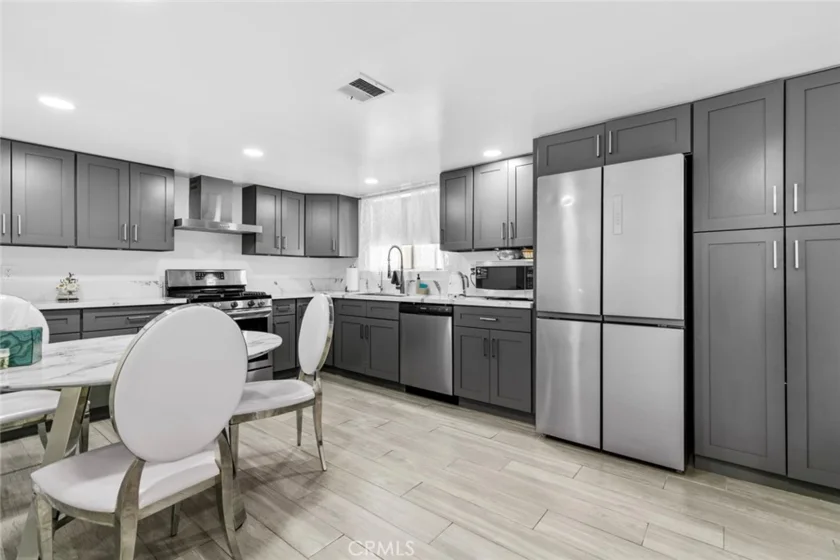 8801 Cedros Avenue #7 photo 4