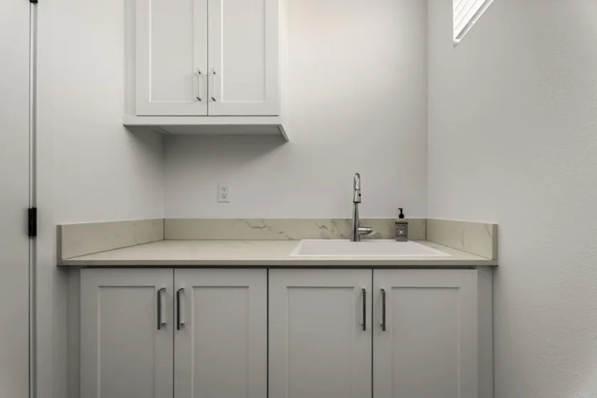 444 Bunsen Street photo 33