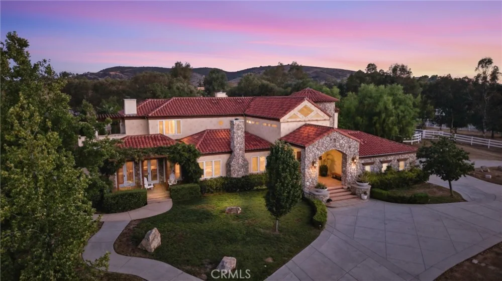 20855 Avenida Castilla photo 2