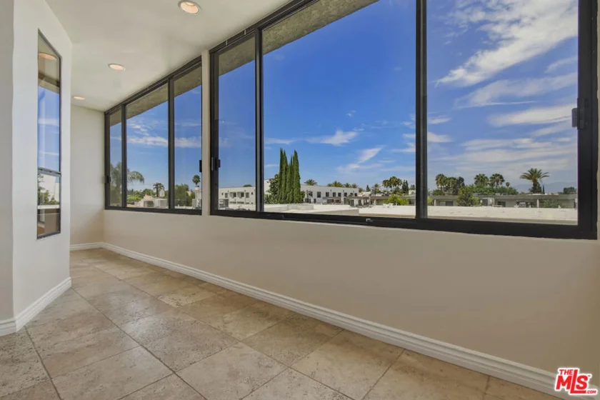 4443 Ventura Canyon Avenue #304 photo 10