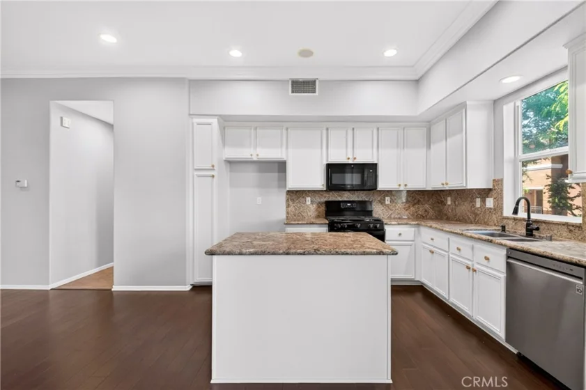 2260 Clark photo 6