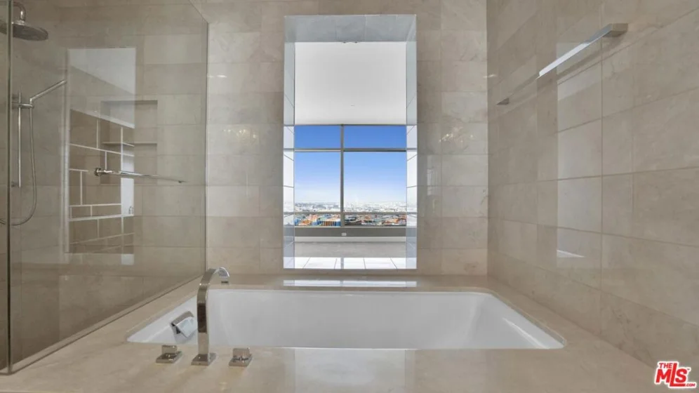 900 W Olympic Boulevard #39C photo 18