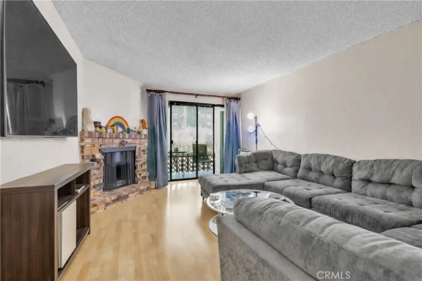 445 Ivy #204 photo 2