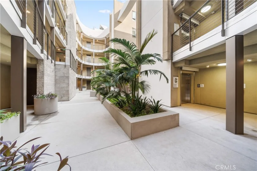 709 E Walnut Street #214 photo 53