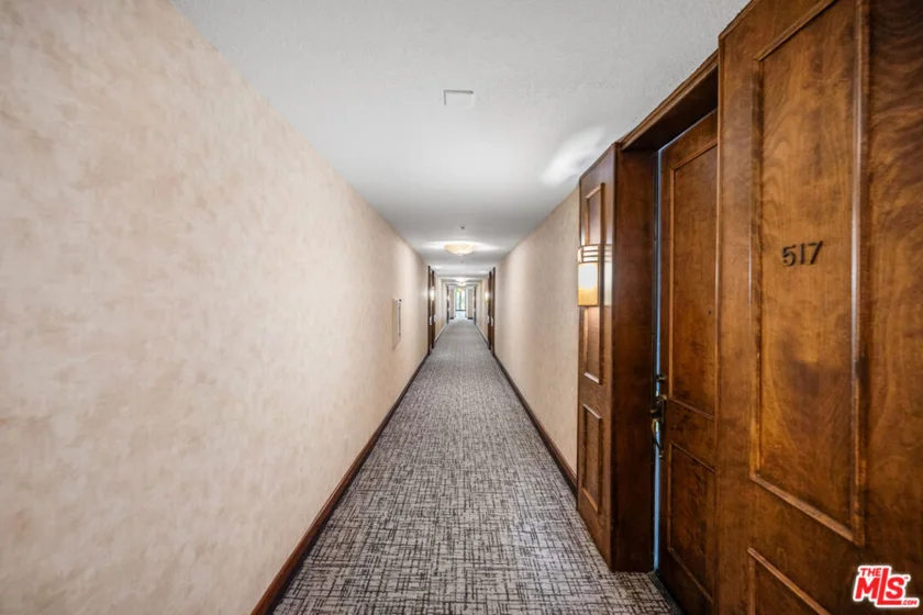 121 S Hope Street #517 photo 52