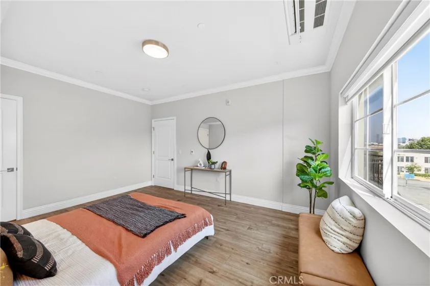 944 S Serrano Avenue #306 photo 21