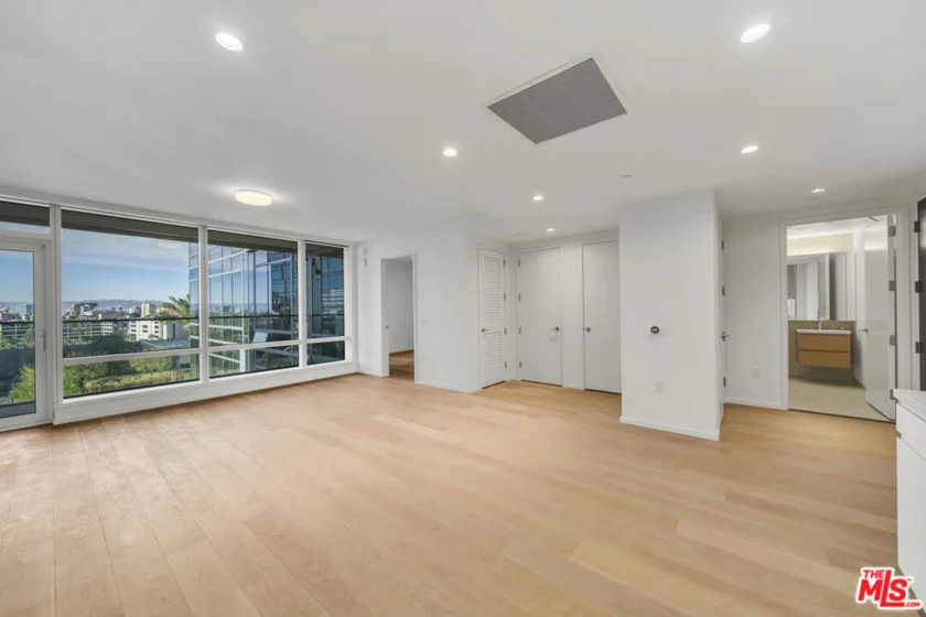 877 Francisco Street #1616 photo 3