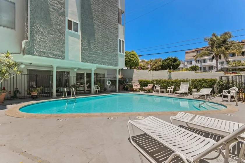 1907 Robinson Avenue #304 photo 10