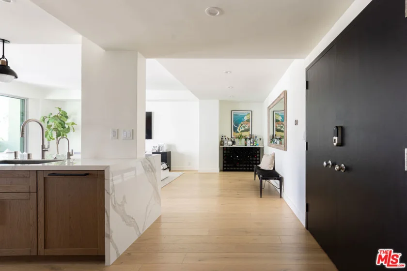 818 N Doheny Drive #1001 photo 2