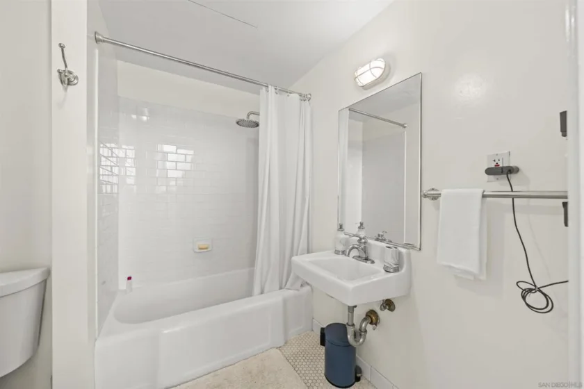 702 Ash Street #800 photo 30