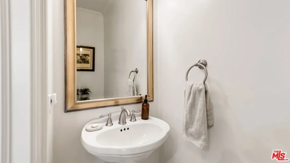 11582 Moorpark Street #104 photo 12