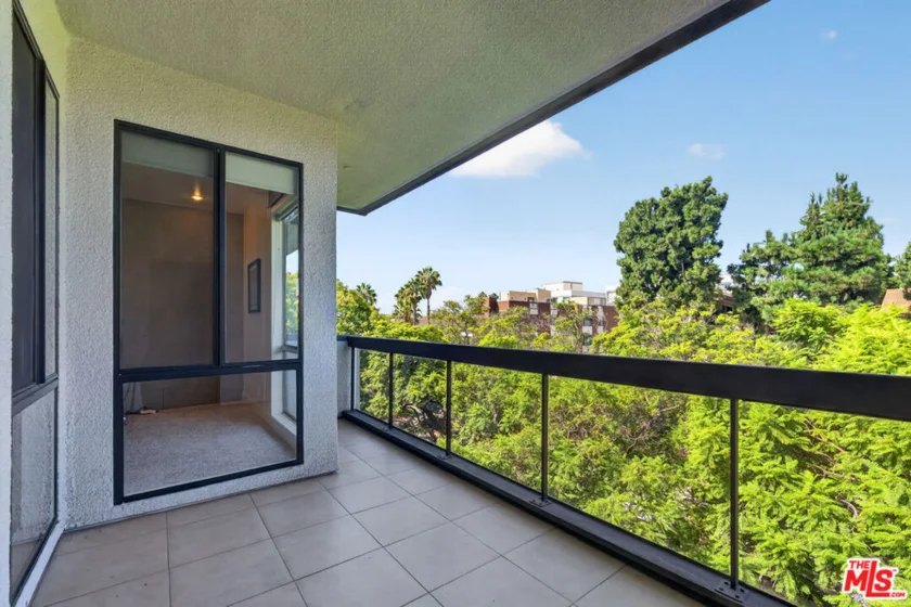 324 N Palm Drive #404 photo 21