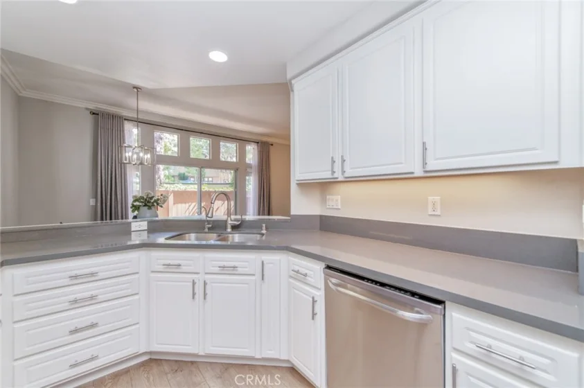 2645 Dunstan photo 8