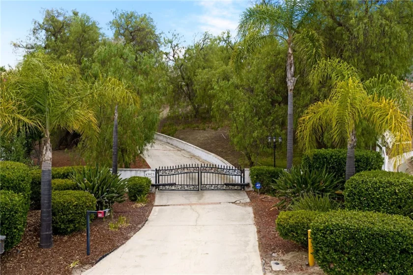 43973 El Lucero Place photo 4