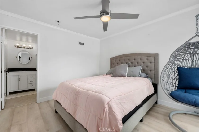 14014 Milbank #5 photo 6