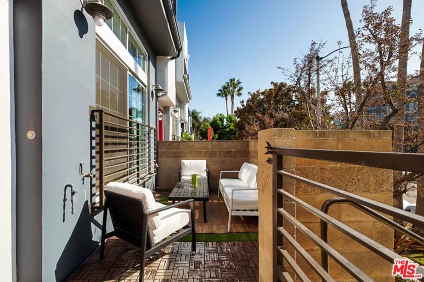 5400 Playa Vista Drive #14 photo 24