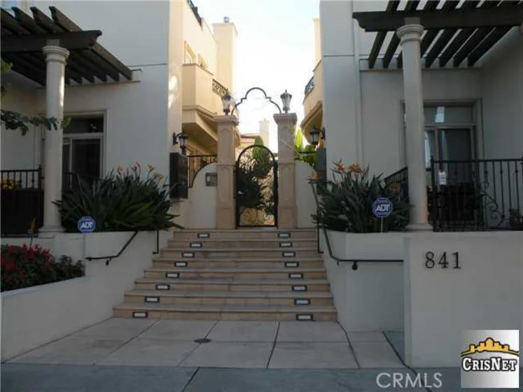 841 Westmount Drive #9 photo 1