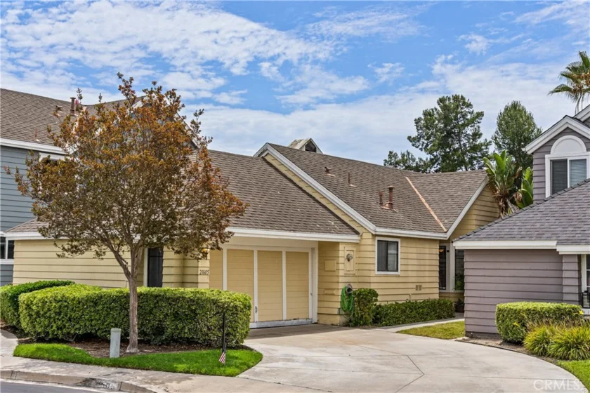 21605 Fernbrook photo 2