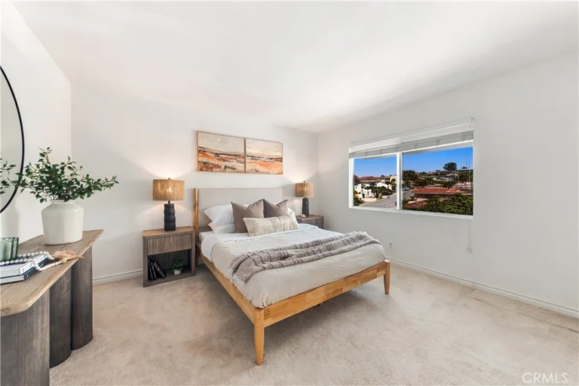 2530 Clairemont Drive #301 photo 17