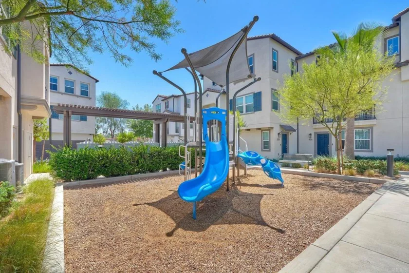 437 Carina Glen photo 27