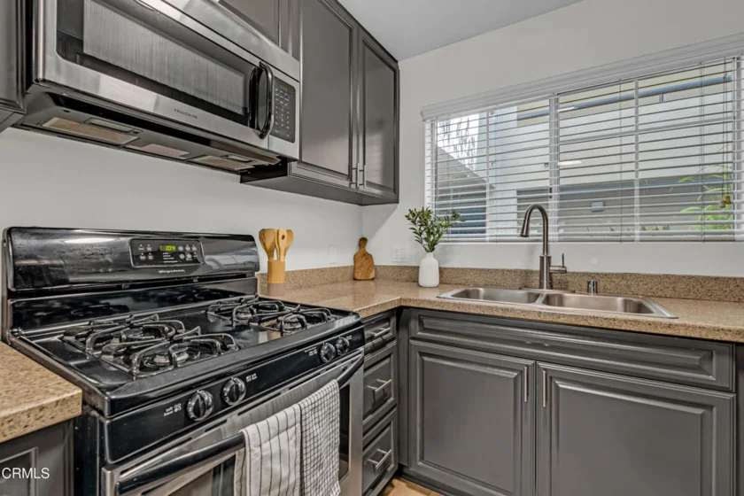 5500 Owensmouth Avenue #104 photo 3