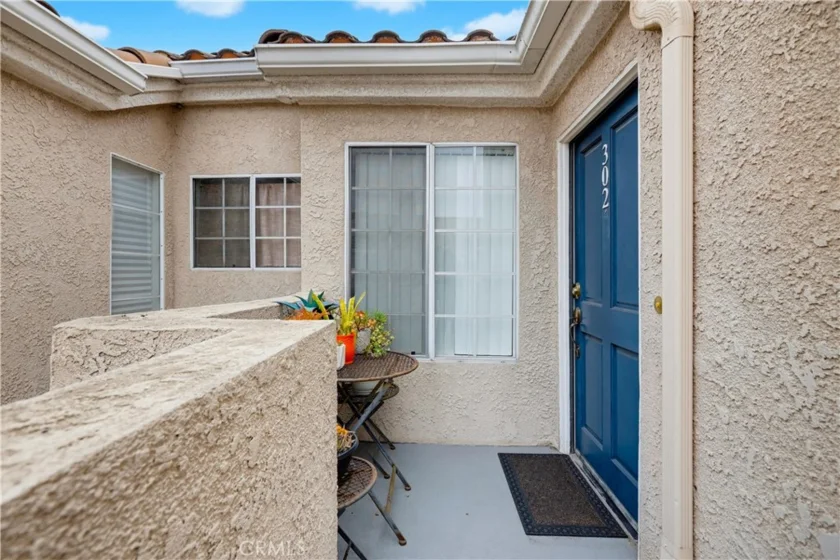 4581 Warner #302 photo 3