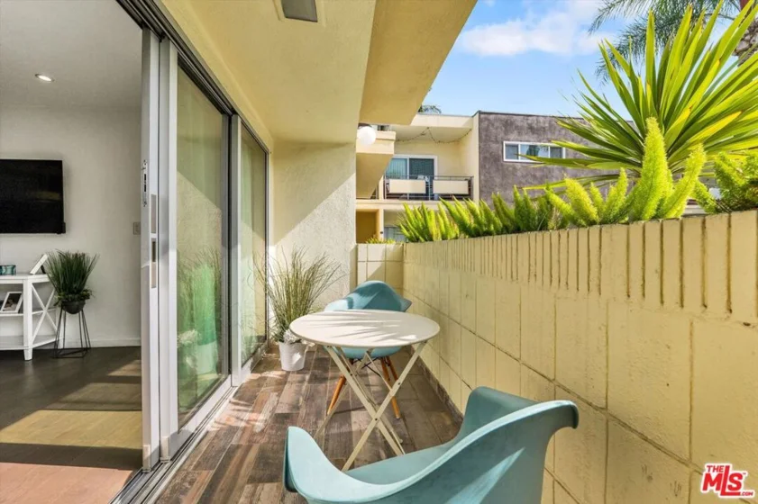 1233 N Laurel Avenue #114 photo 15