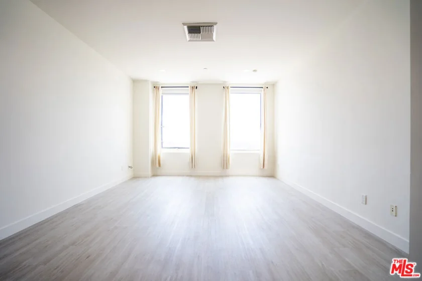 3810 Wilshire Boulevard #1209 photo 8