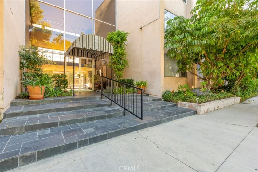 5411 Tyrone Avenue #203 photo 32