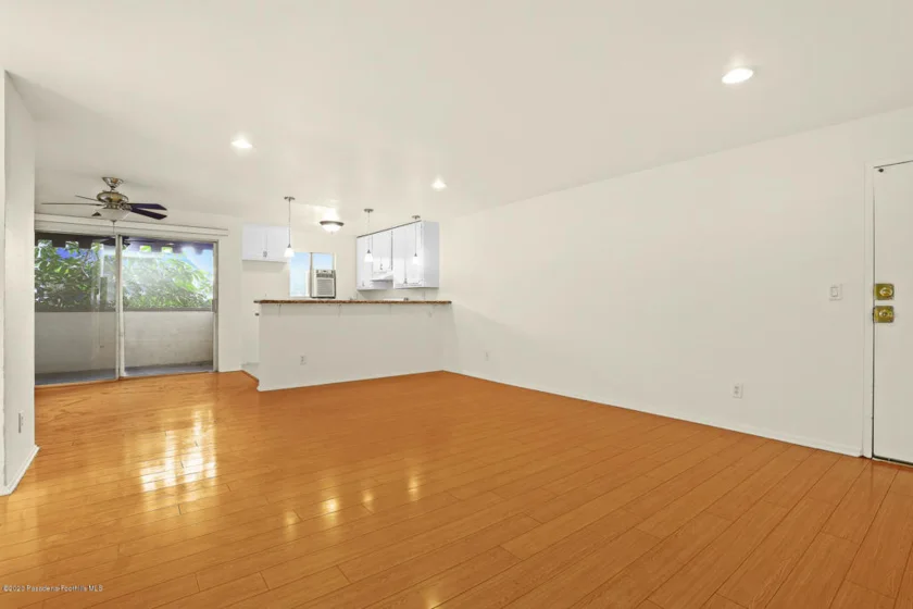 18530 Hatteras Street #220 photo 1