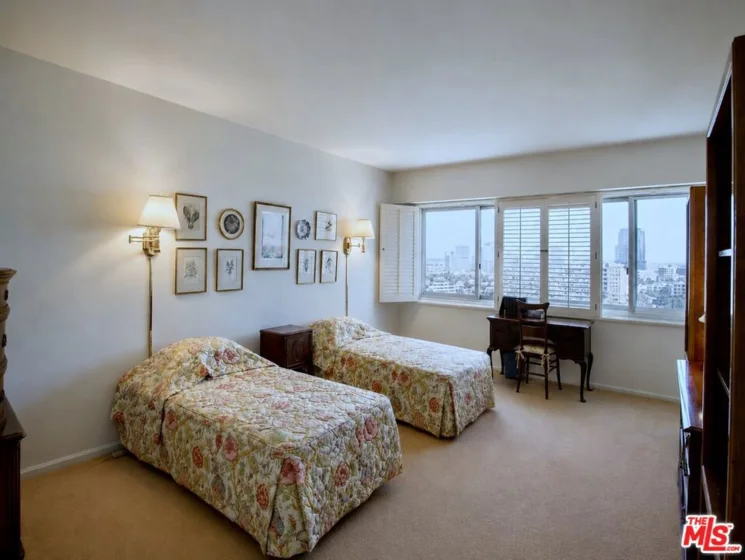 10450 Wilshire Boulevard #10J photo 25