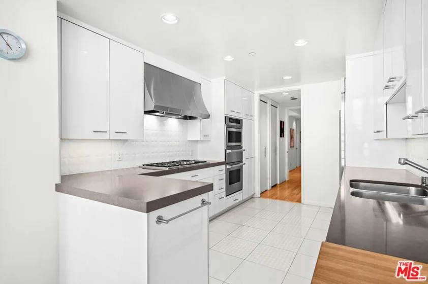 10601 Wilshire Boulevard #702 photo 4