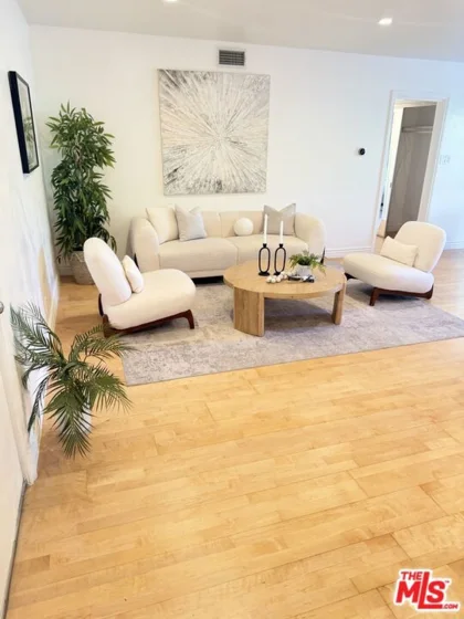 1328 Havenhurst Drive #202 photo 6