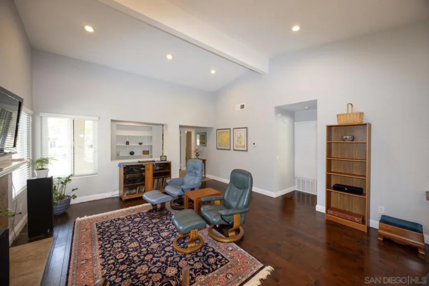 17959 Avenida Alozdra photo 15