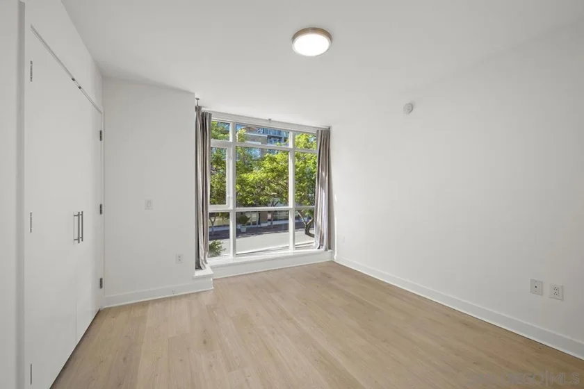 1325 Pacific Highway #313 photo 23
