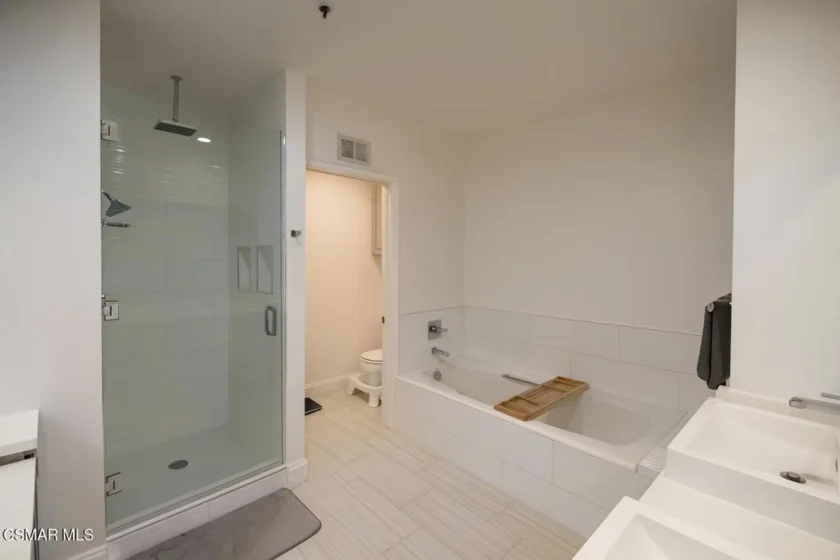 5350 White Oak Avenue #105 photo 26