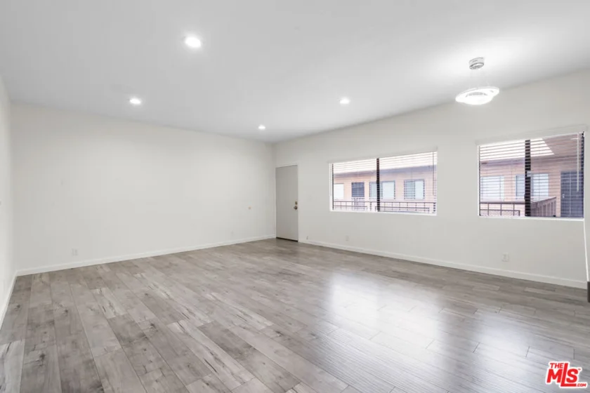 424 S Westmoreland Avenue #306 photo 3