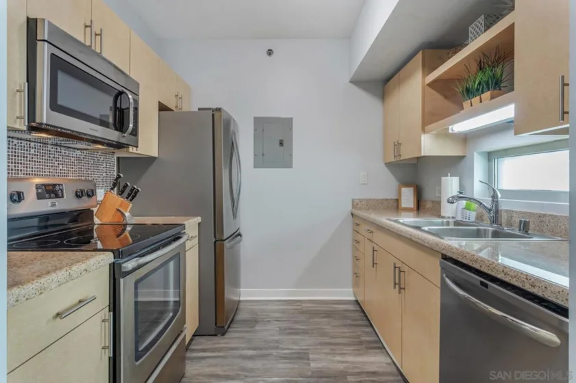 425 W Beech Street #325 photo 6