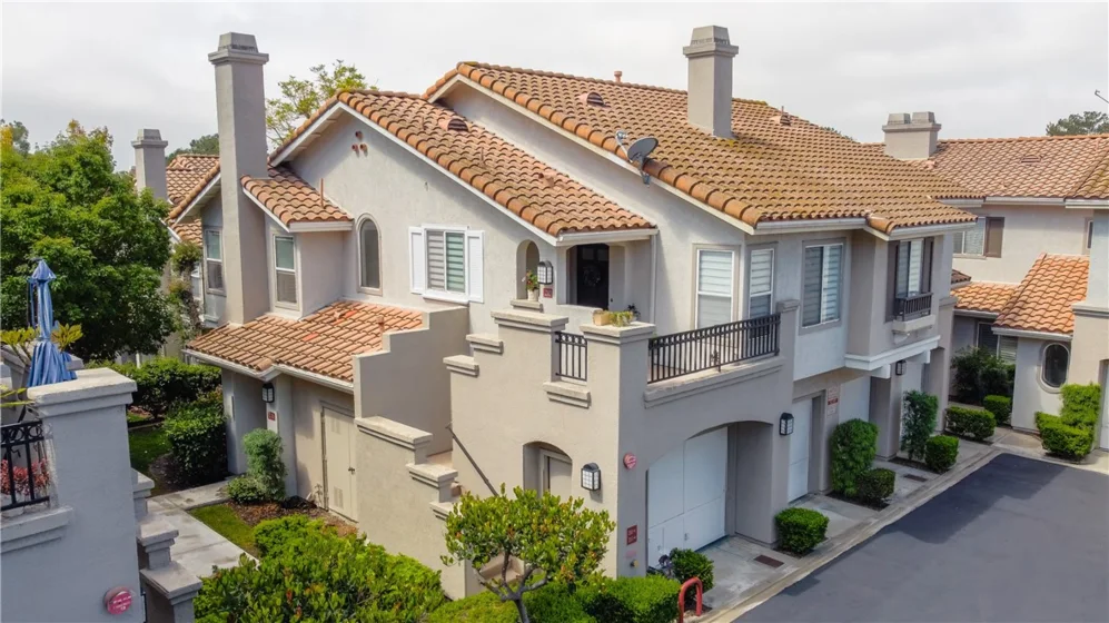 210 California Court photo 62
