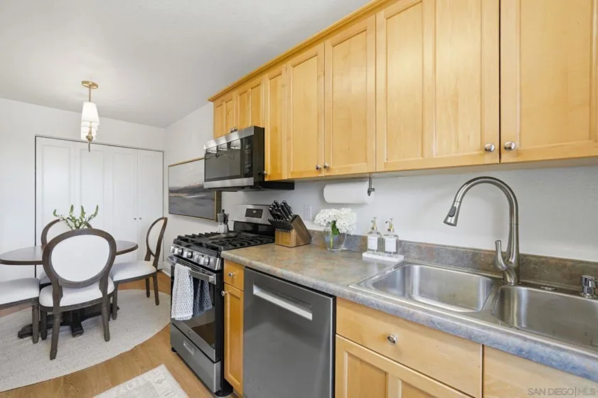 4775 Seminole Drive #201 photo 8