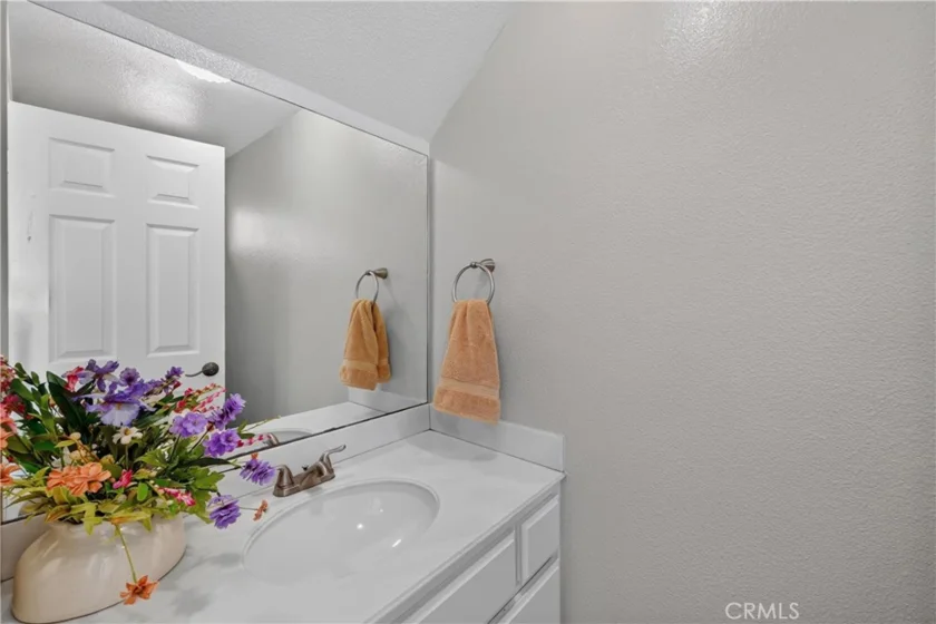 5037 E Almond Avenue #5 photo 22