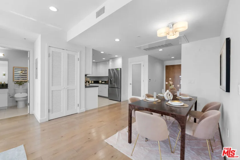 105 S Mariposa Avenue #204 photo 15