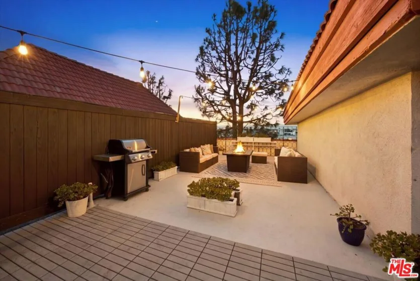 1271 Granville Avenue #402 photo 33