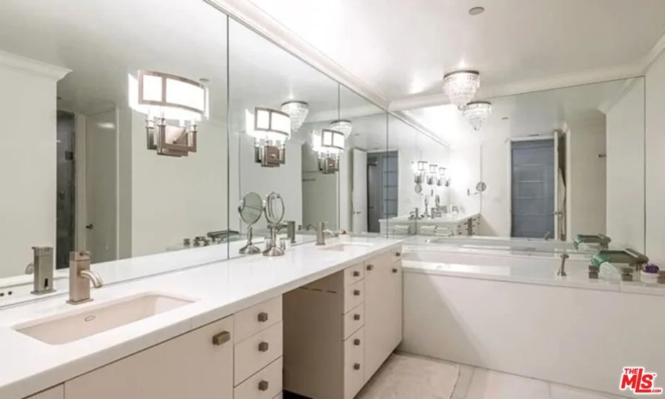 10350 Wilshire Boulevard #404 photo 5