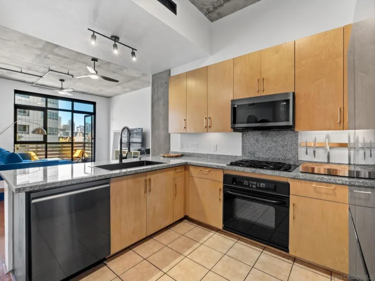 527 10th Avenue #402 photo 29